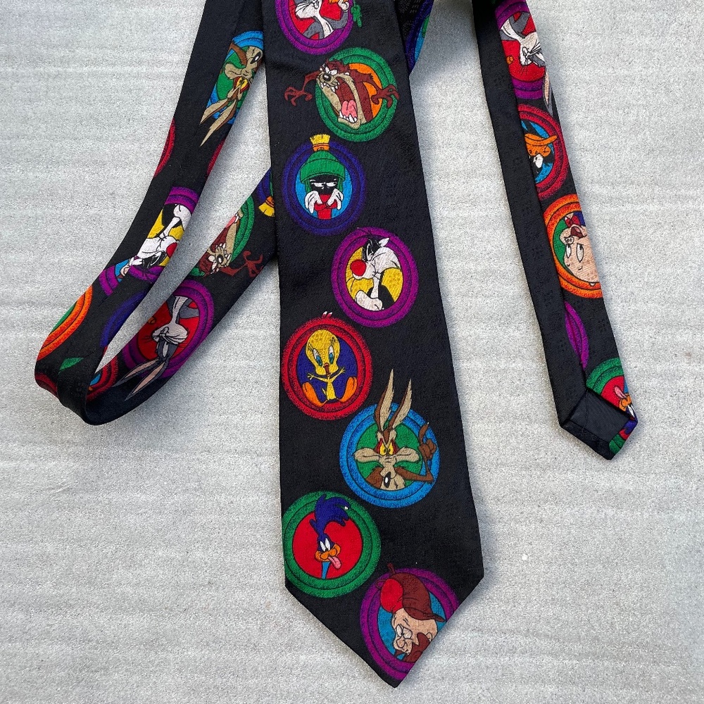 Looney Tunes Mania Neck Tie - Bugs Bunny, Daffy Duck, Porky Pig